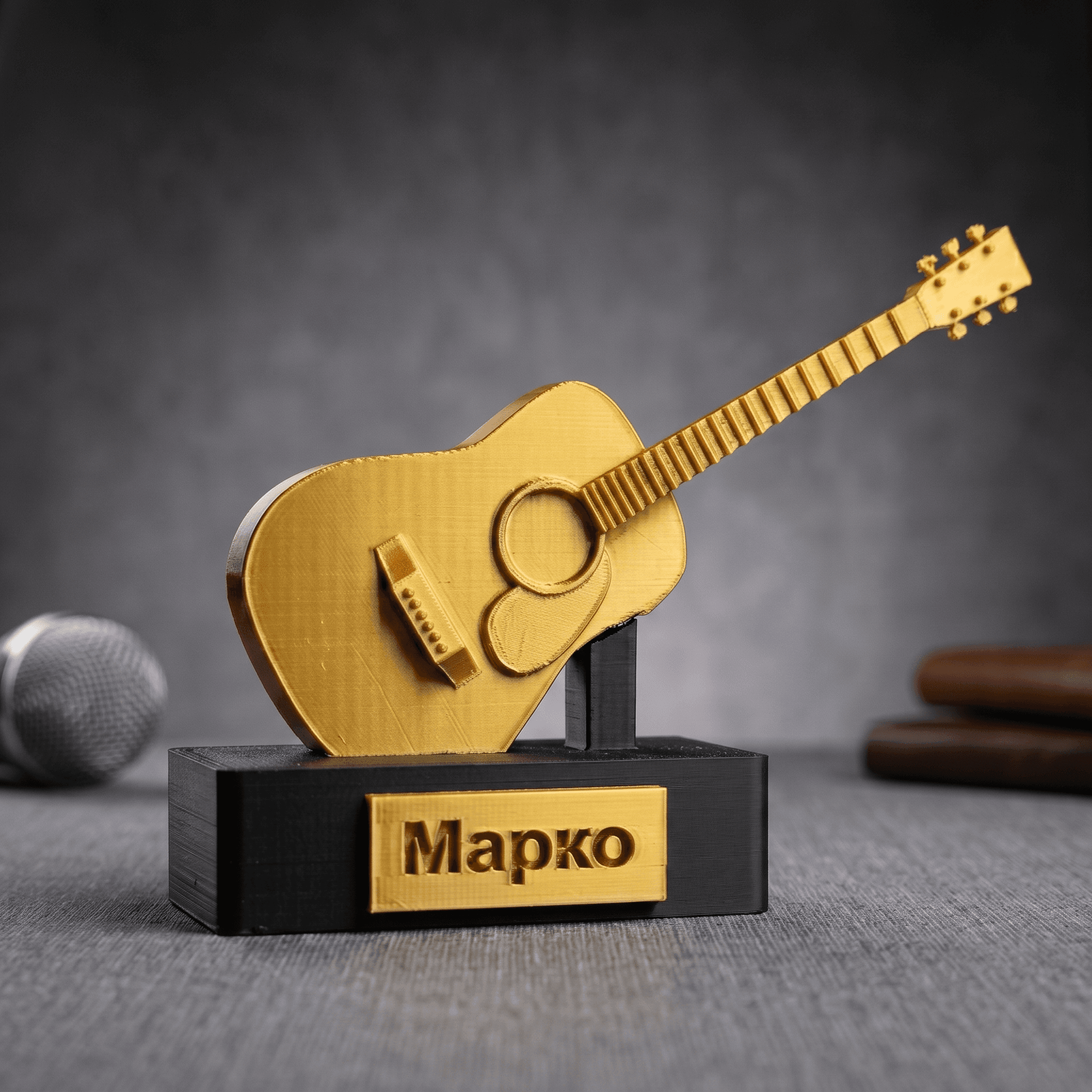 Музички инструмент — минијатура — персонализиран подарок од InnoGift.mk